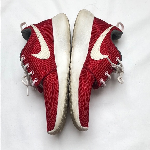 Red Nike Roshe sneakers - Picture 4 of 4